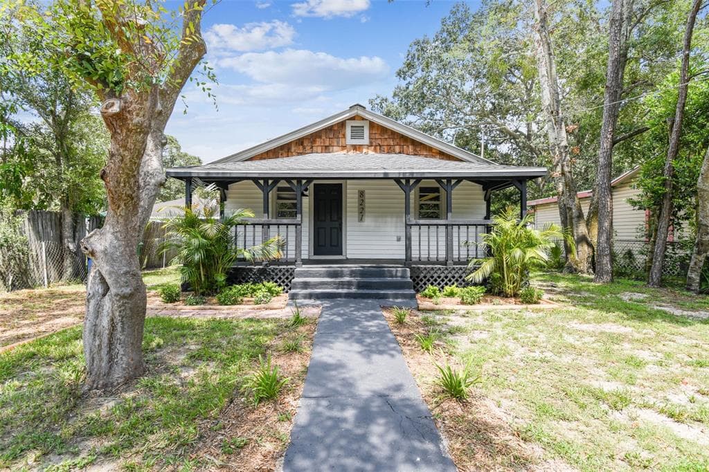 8221 N MULBERRY STREET TAMPA, FL 33604