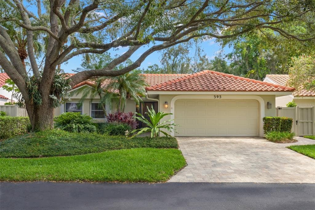 595 QUINTANA PLACE NE ST PETERSBURG, FL 33703