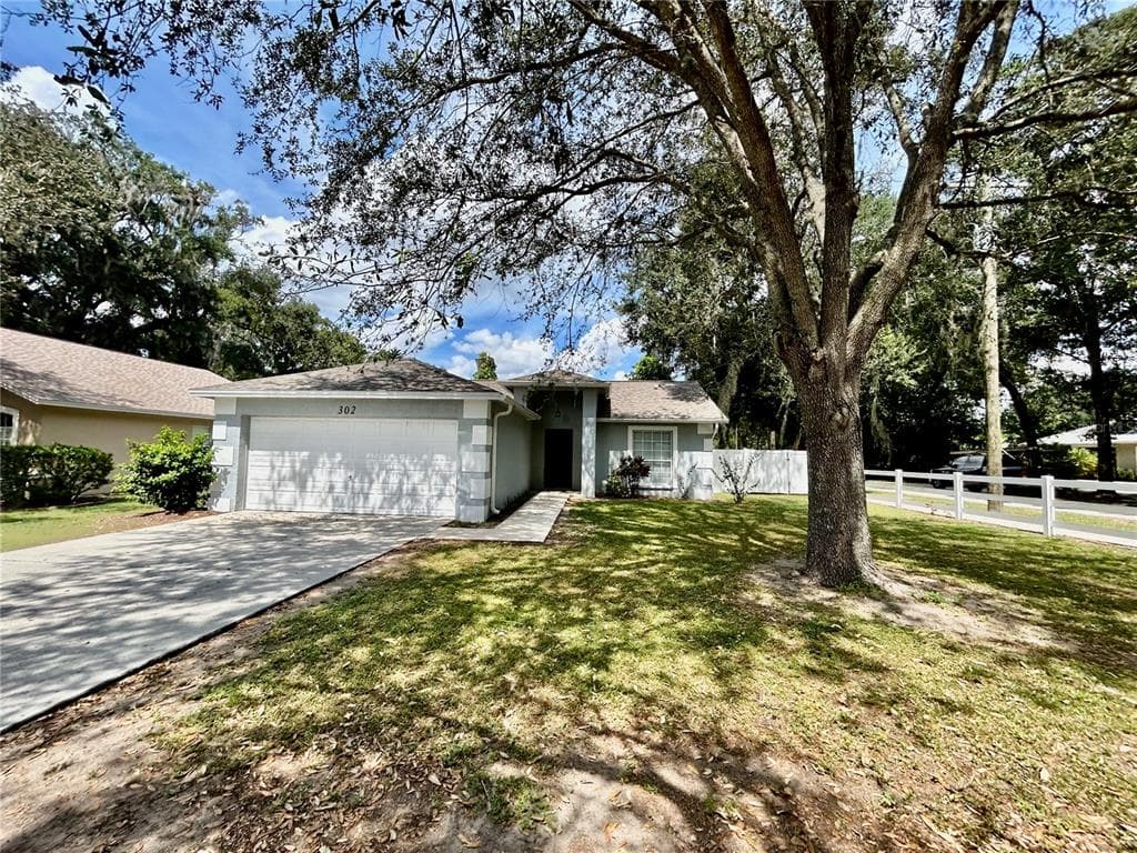 302 CARRIAGE CROSSING CIRCLE BRANDON, FL 33510
