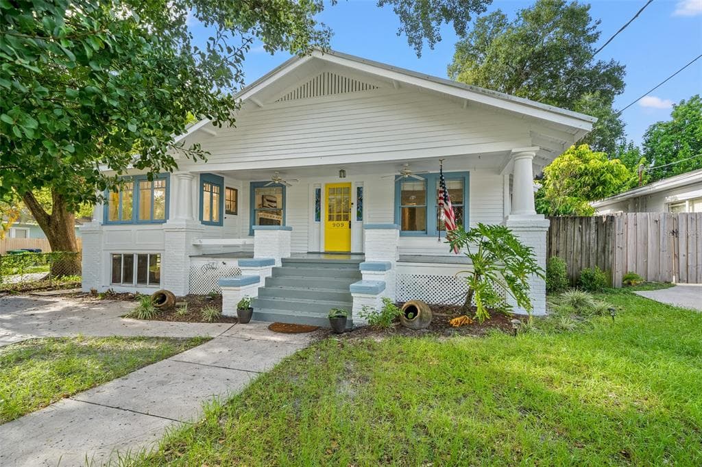 909 E CRENSHAW STREET TAMPA, FL 33604