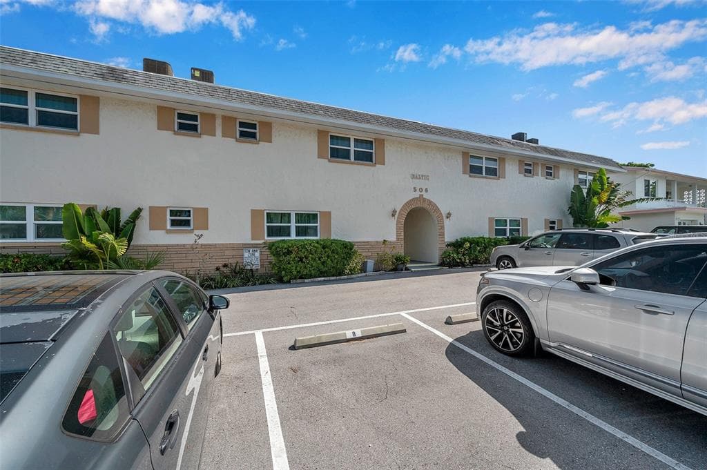 506 71ST AVENUE UNIT 6 ST PETE BEACH, FL 33706