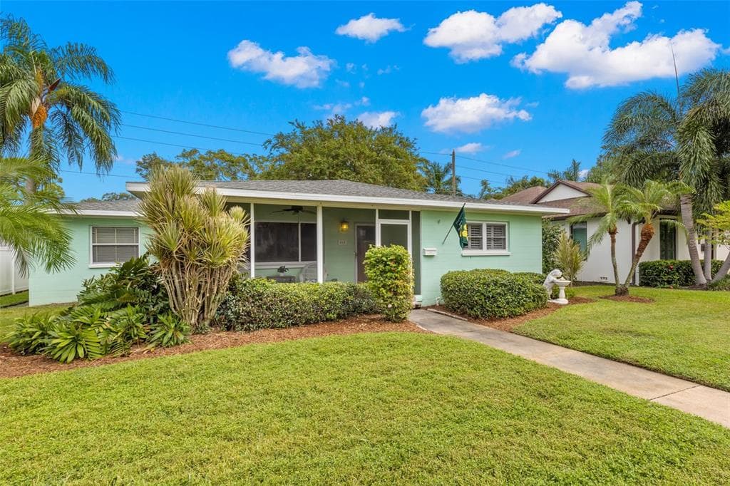 415 21ST AVENUE NE ST PETERSBURG, FL 33704