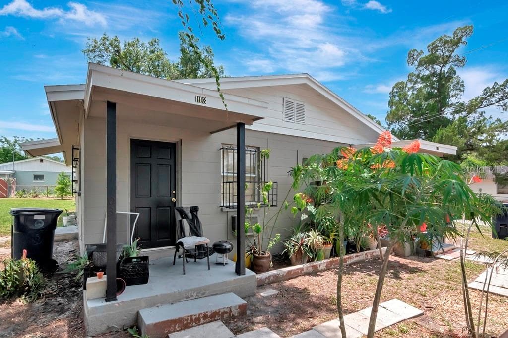 1101 E LOTUS AVENUE TAMPA, FL 33612