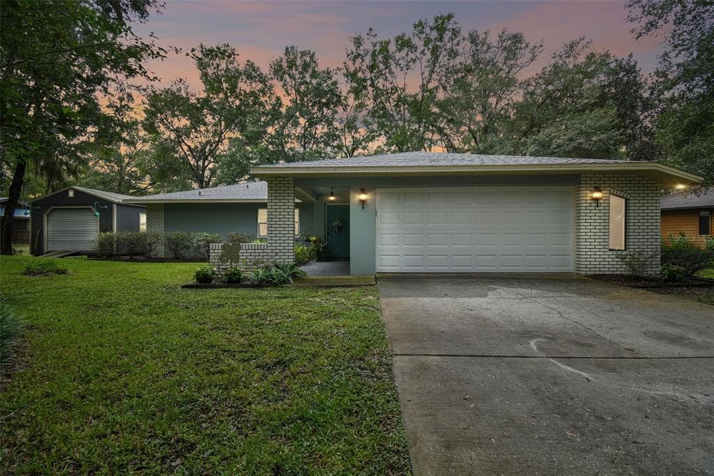 1312 S WALNUT WAY