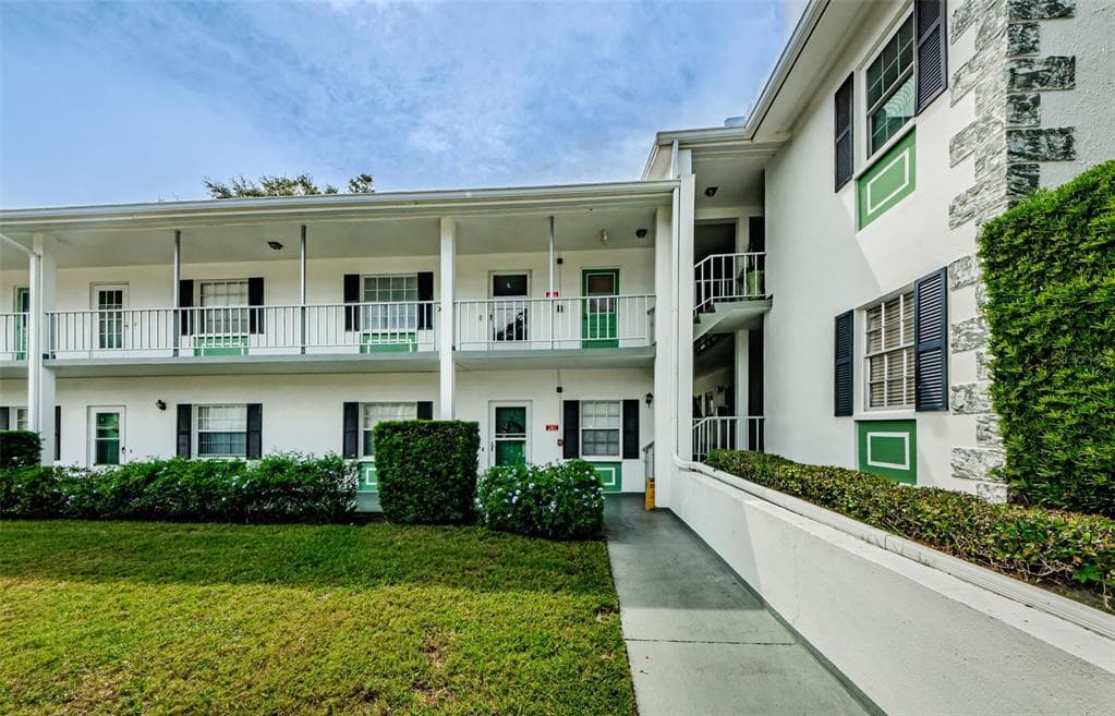 200 GLENNES LANE UNIT 211 DUNEDIN, FL 34698