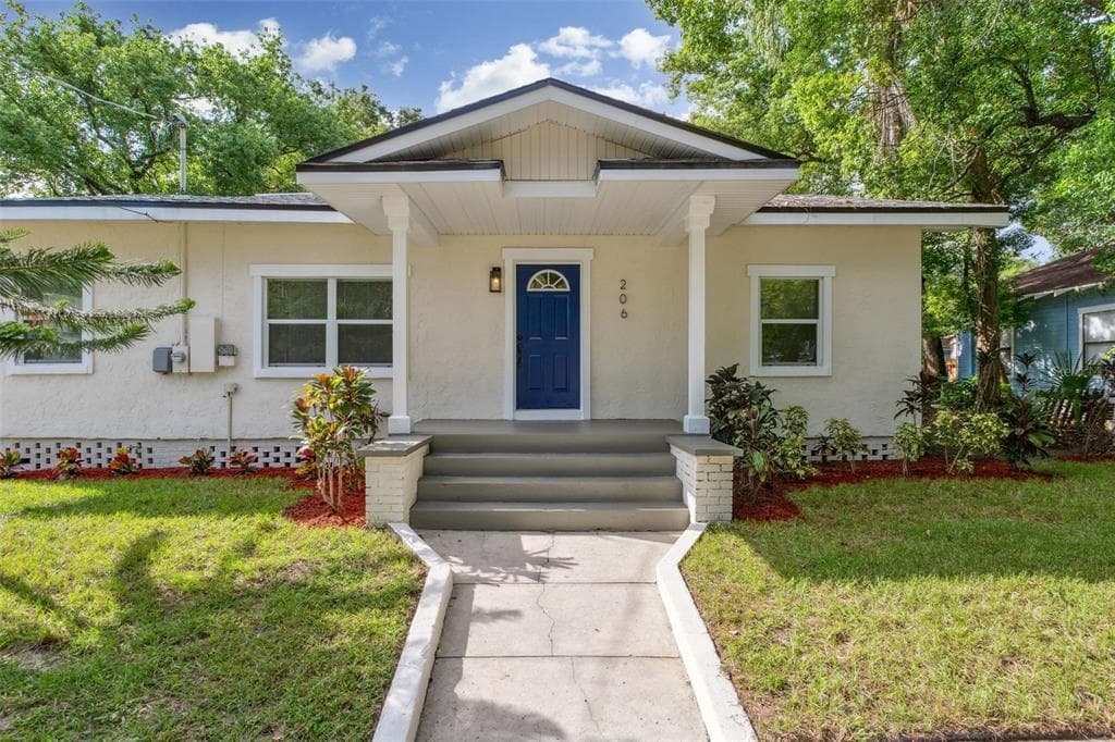 206 W WARREN AVENUE