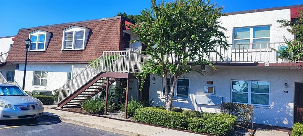 9109 W HILLSBOROUGH AVENUE UNIT J106 TAMPA, FL 33615