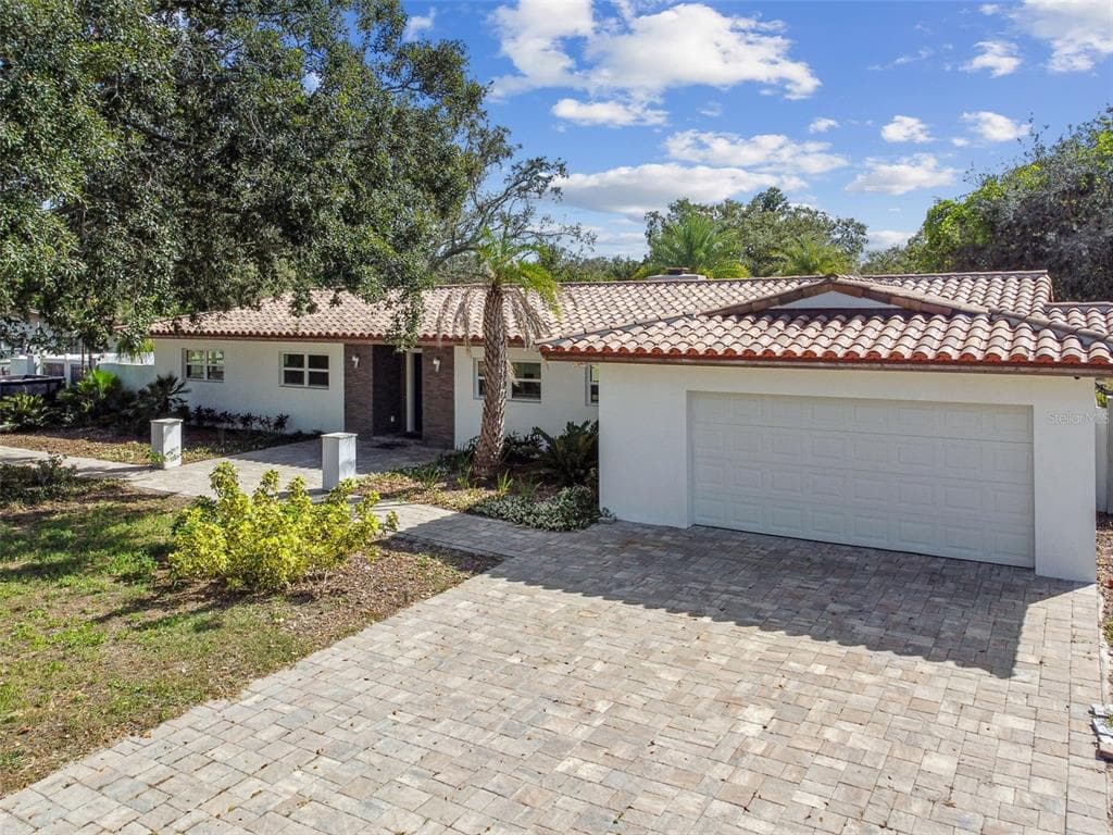 617 ROYAL CREST DRIVE