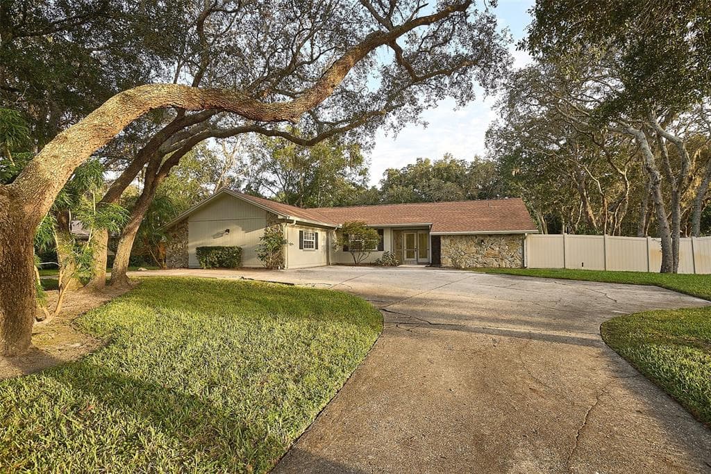 6736 CORONET DRIVE