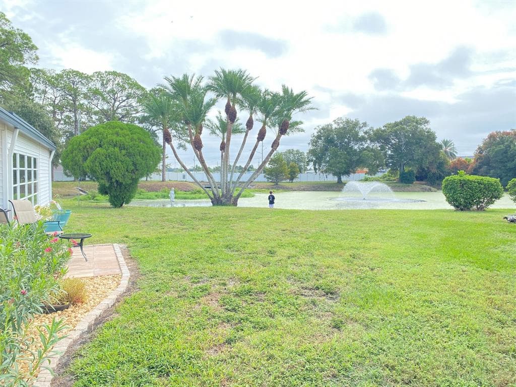 7 ROYAL PALM CIRCLE LARGO, FL 33778