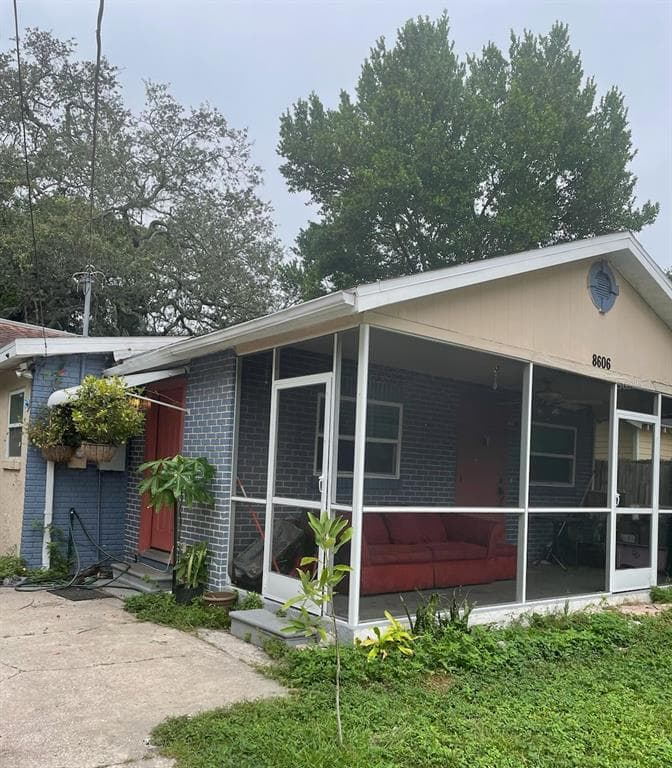 8606 N 9TH STREET TAMPA, FL 33604