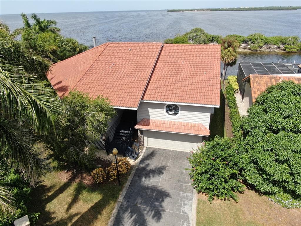 5737 WESTSHORE DRIVE NEW PORT RICHEY, FL 34652
