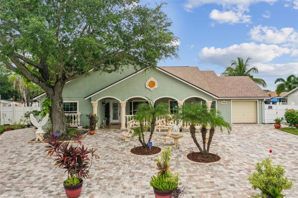 7004 COBBLEWOOD COURT TAMPA, FL 33615