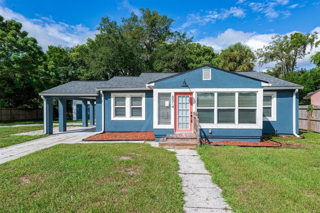 8514 N LYNN AVENUE TAMPA, FL 33604