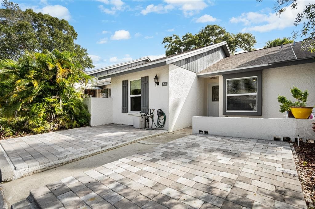 569 LAGUNA VISTA COURT UNIT 2 LARGO, FL 33771