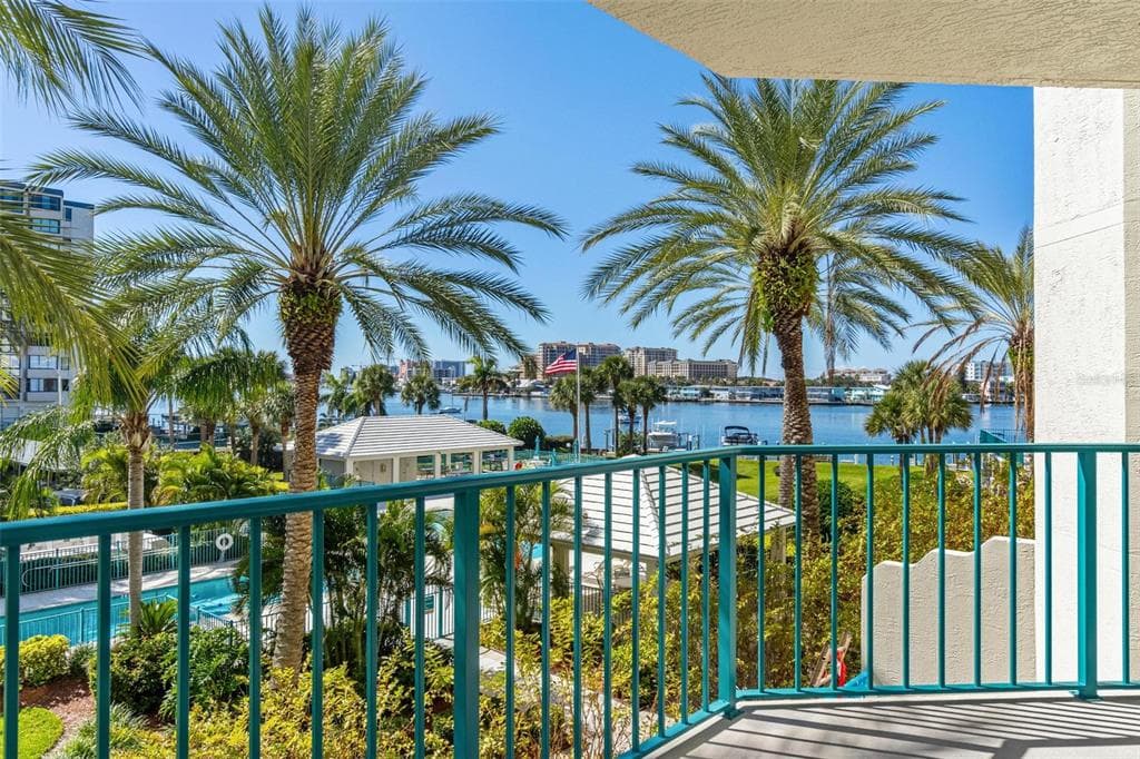 670 ISLAND WAY UNIT 305 CLEARWATER, FL 33767