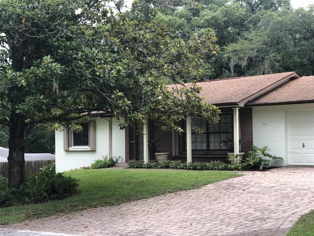 2114 STEWART LANE MOUNT DORA, FL 32757