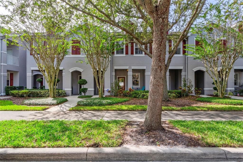 9512 W PARK VILLAGE DRIVE UNIT 105 TAMPA, FL 33626