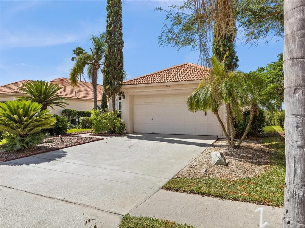 746 LIGHTHOUSE DRIVE TARPON SPRINGS, FL 34689