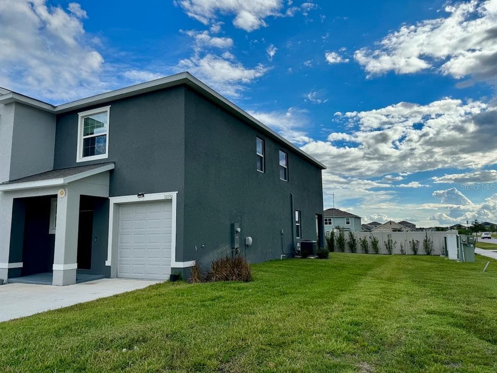 32790 PEZ LANDING LANE WESLEY CHAPEL, FL 33543