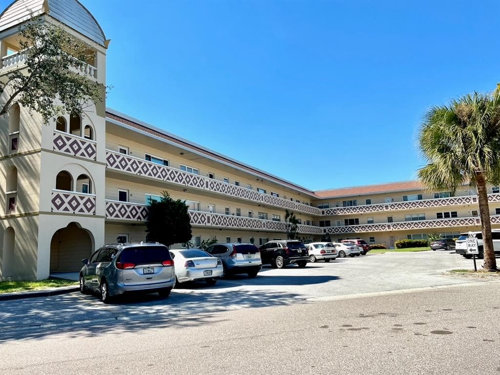 2384 TAHITIAN LANE UNIT 22 CLEARWATER, FL 33763