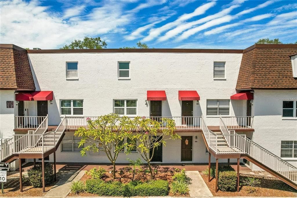 9013 TUDOR DRIVE UNIT G202 TAMPA, FL 33615