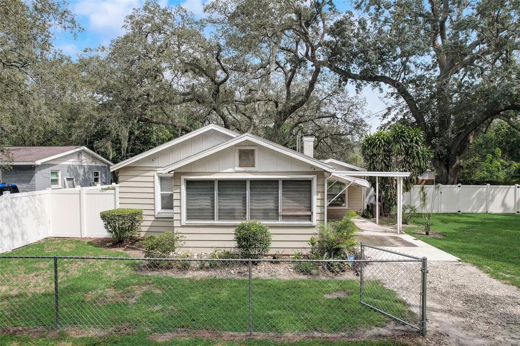 8921 N OTIS AVENUE TAMPA, FL 33604