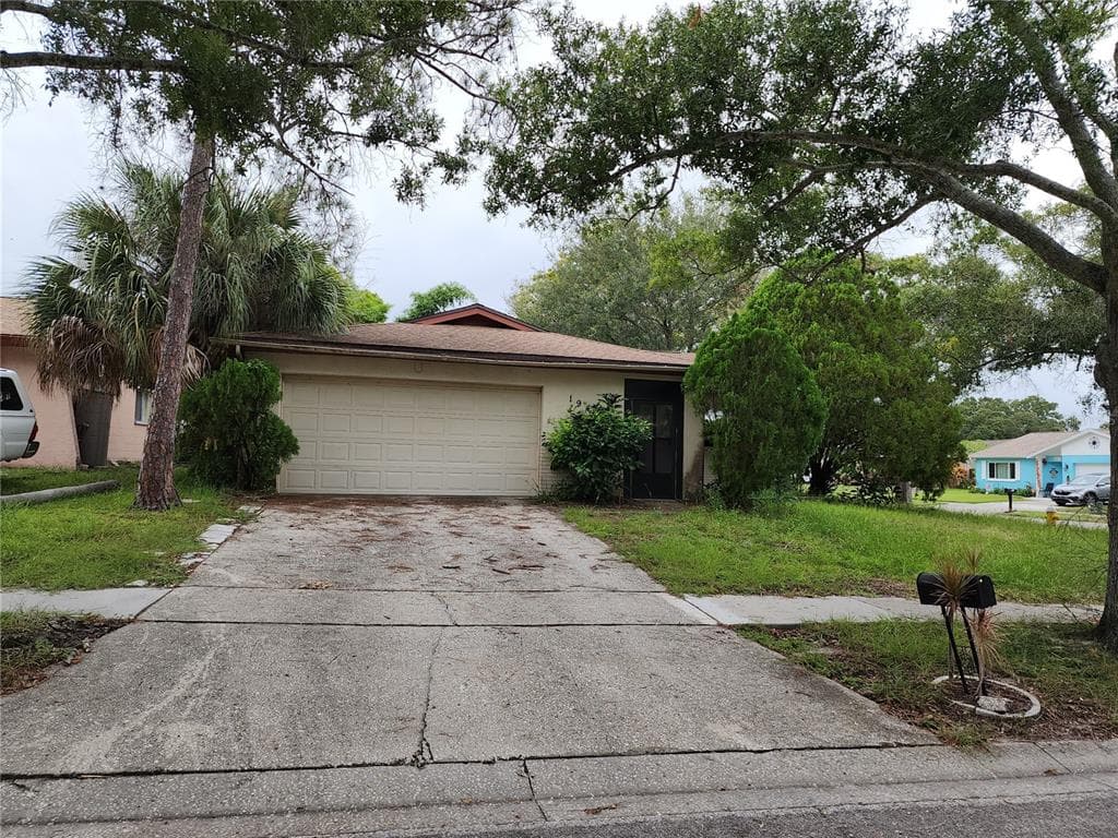 1946 E ORANGESIDE ROAD PALM HARBOR, FL 34683