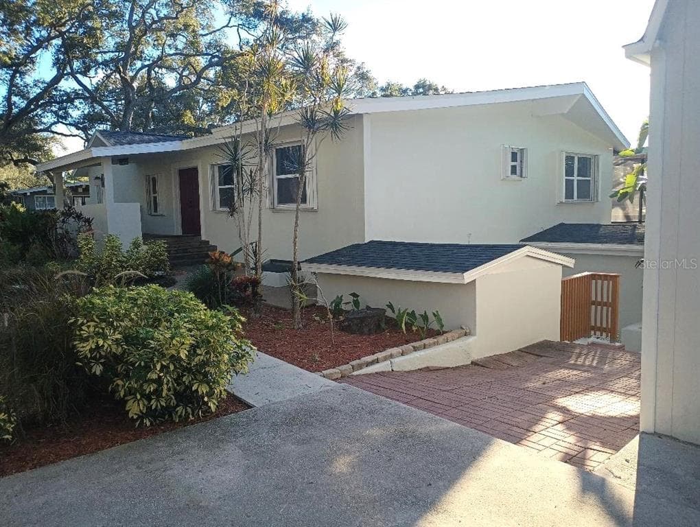 2436 NAVAREZ AVENUE SAFETY HARBOR, FL 34695