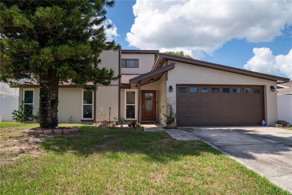 6814 DICKINSON COURT TAMPA, FL 33634