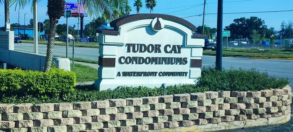 9134 TUDOR DRIVE UNIT M207 TAMPA, FL 33615