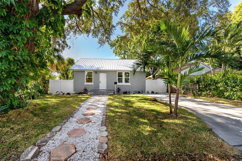 1720 27TH AVENUE N ST PETERSBURG, FL 33713