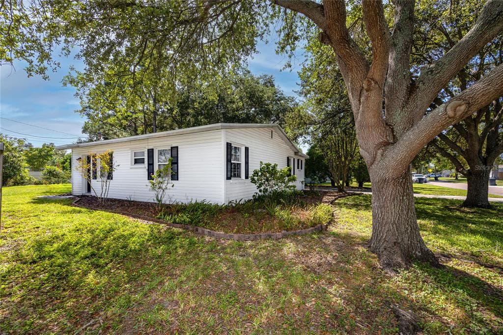 1230 79TH AVENUE N ST PETERSBURG, FL 33702