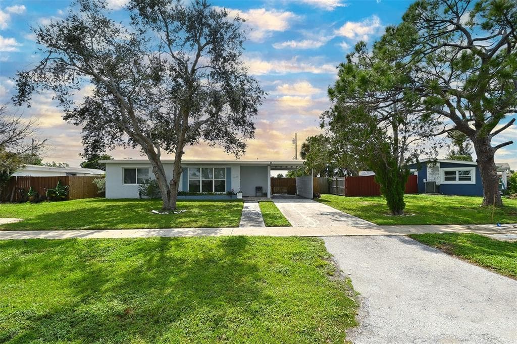 22087 LARAMORE AVENUE PORT CHARLOTTE, FL 33952