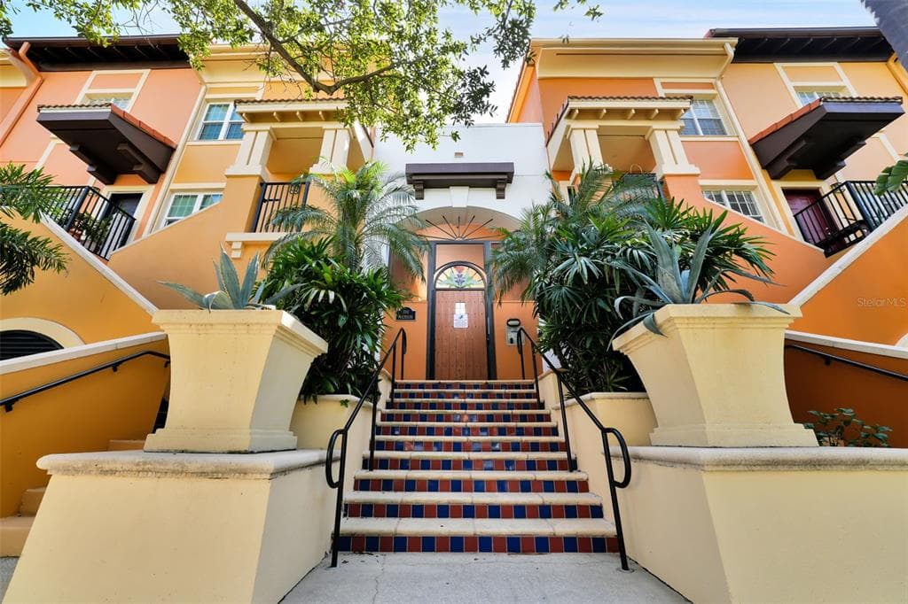 100 4TH AVENUE S UNIT 325
