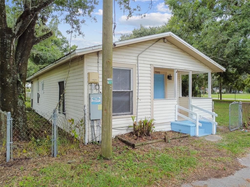 7505 CONNECTICUT DRIVE TAMPA, FL 33619