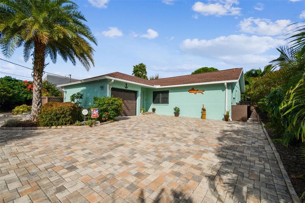 11625 HAMLIN BOULEVARD LARGO, FL 33774