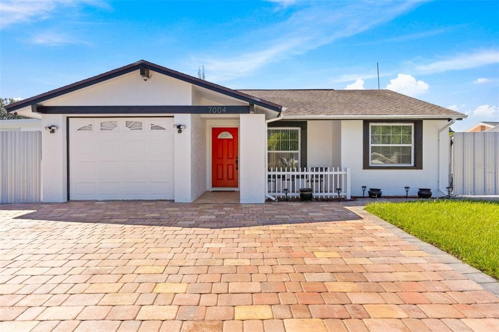 7004 MONTERRON LANE TAMPA, FL 33625