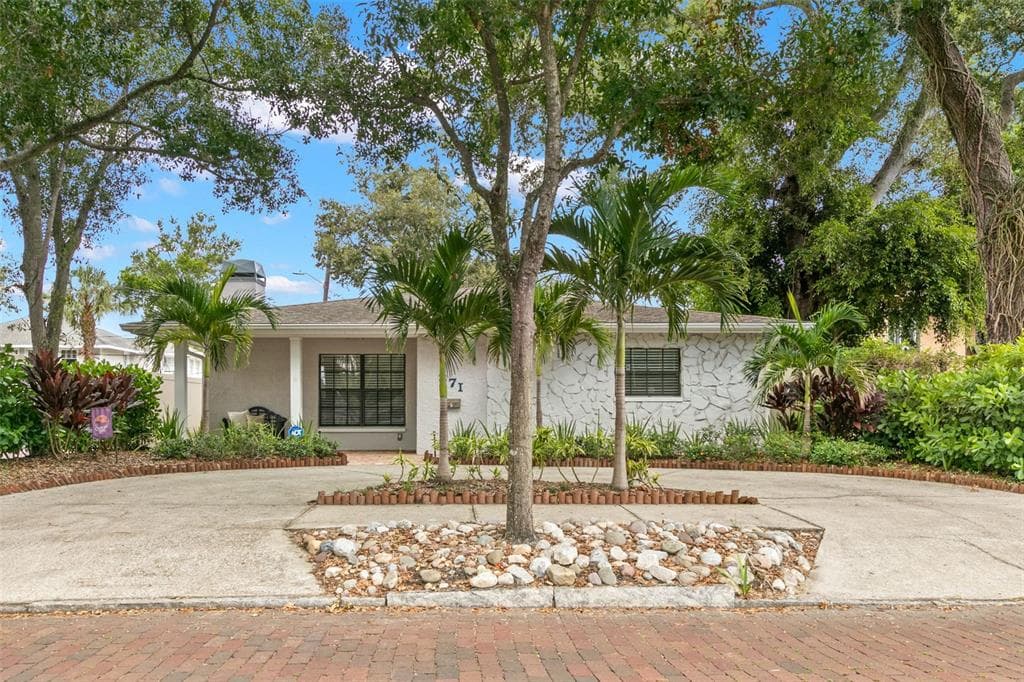 871 20TH AVENUE N ST PETERSBURG, FL 33704