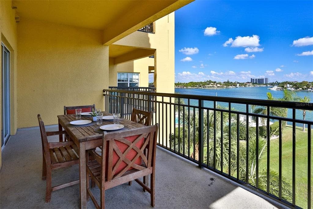 10315 GULF BOULEVARD UNIT 207 TREASURE ISLAND, FL 33706