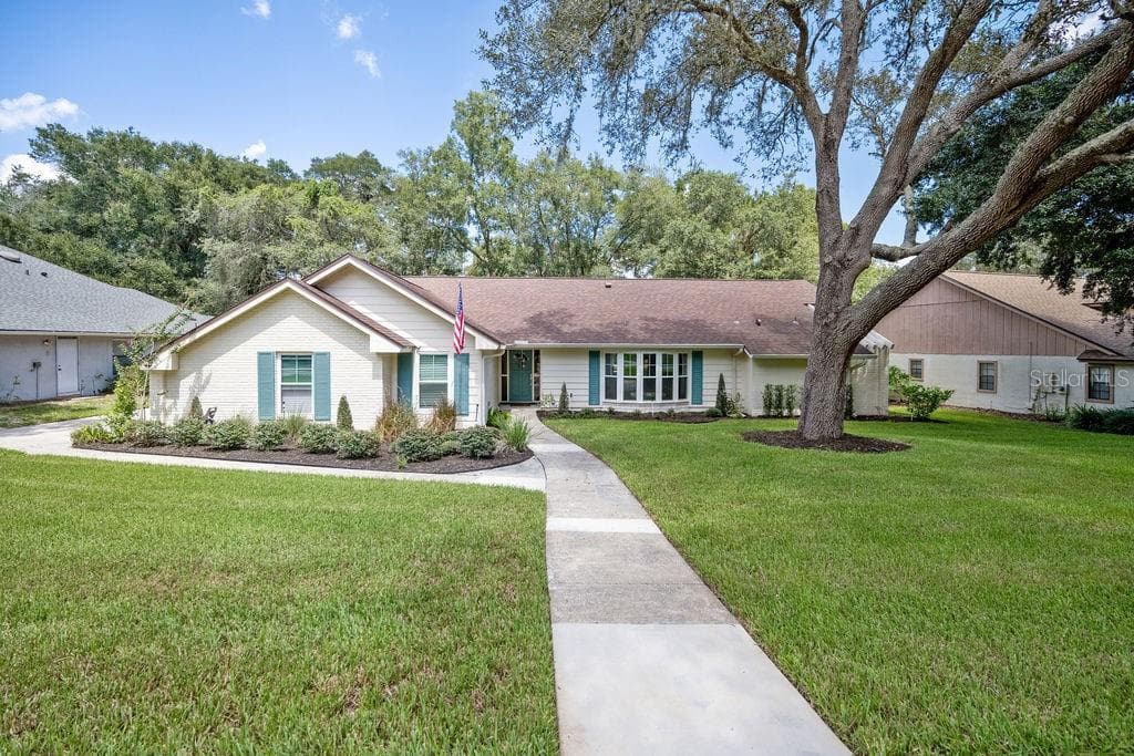 2001 HIDDEN PINE LANE APOPKA, FL 32712
