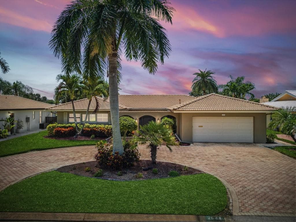 2044 MICHIGAN AVENUE NE ST PETERSBURG, FL 33703