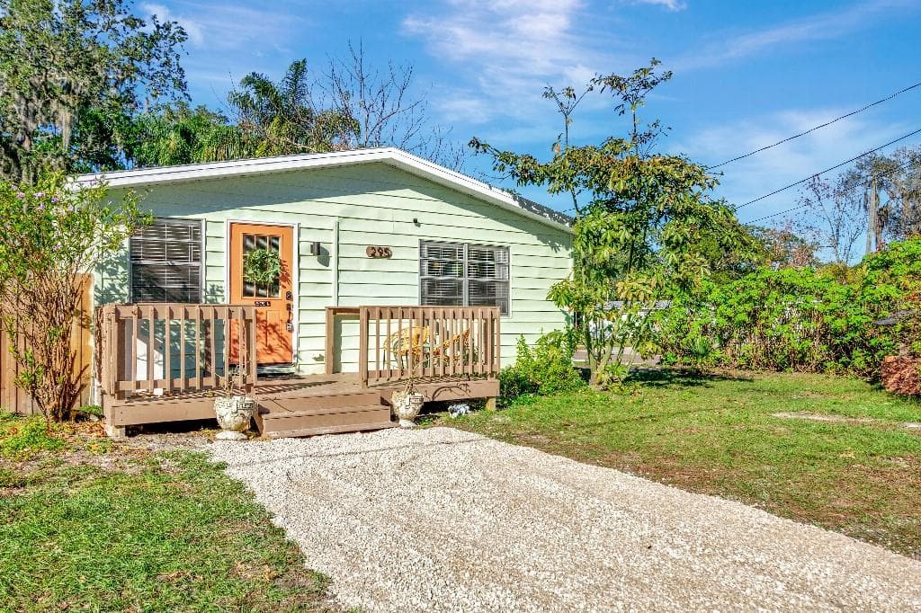 295 13TH AVENUE N SAFETY HARBOR, FL 34695