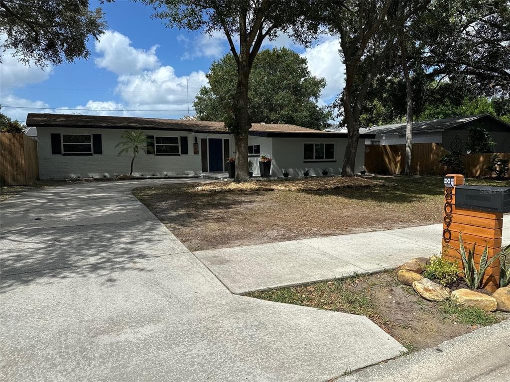 8090 LARK STREET SEMINOLE, FL 33777