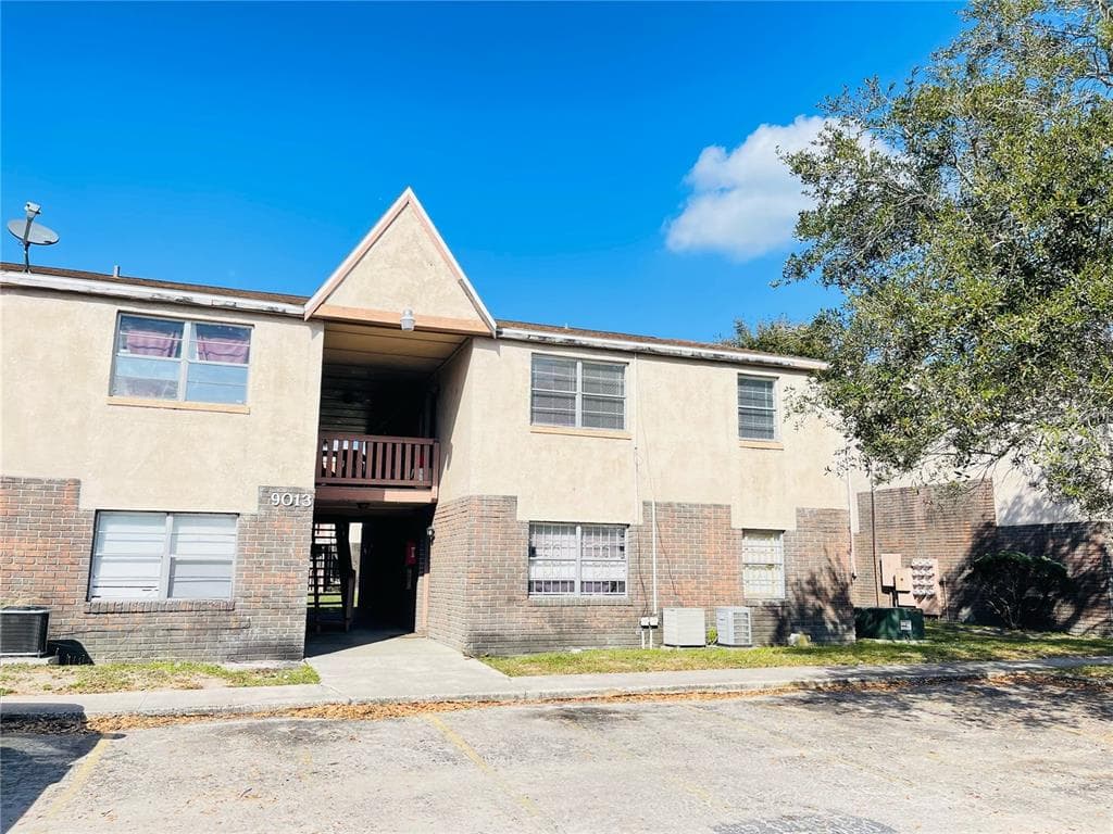 9013 WESTCHESTER CIRCLE UNIT 27 TAMPA, FL 33604