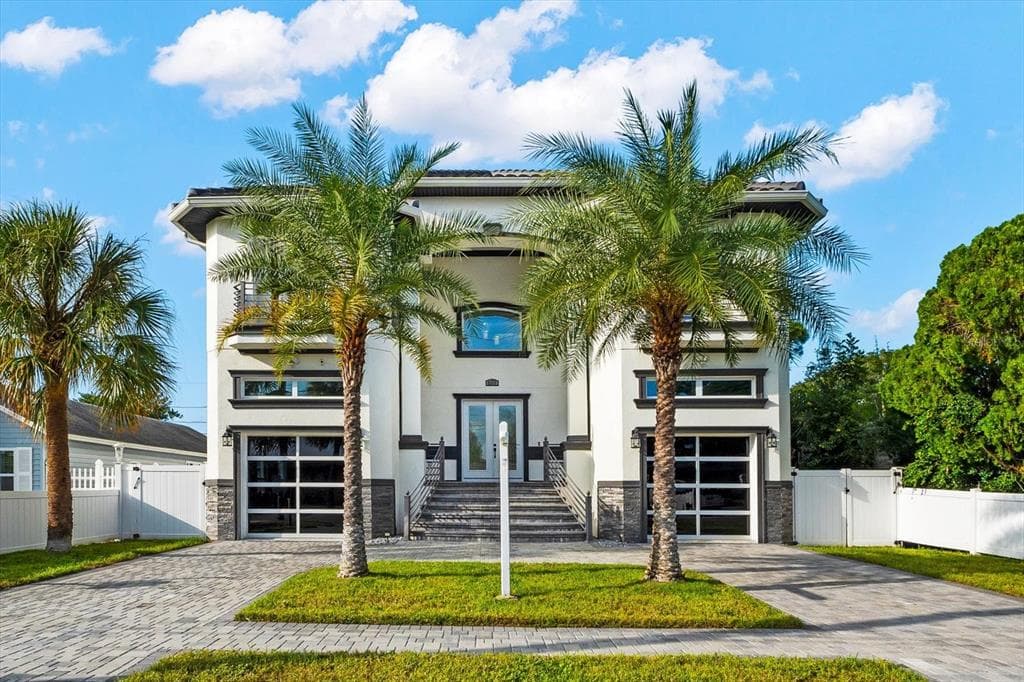 611 85TH AVENUE N ST PETERSBURG, FL 33702
