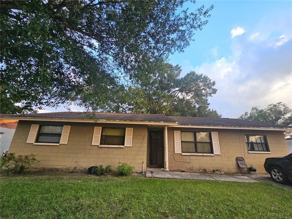 5609 HUGHES COURT TAMPA, FL 33619