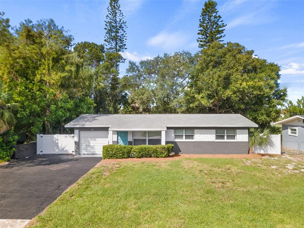 3751 MANATEE DRIVE SE ST PETERSBURG, FL 33705