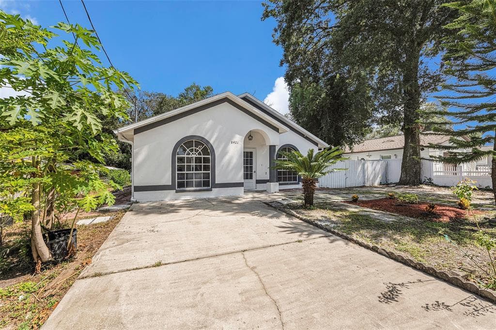 8421 N HAMNER AVENUE TAMPA, FL 33604