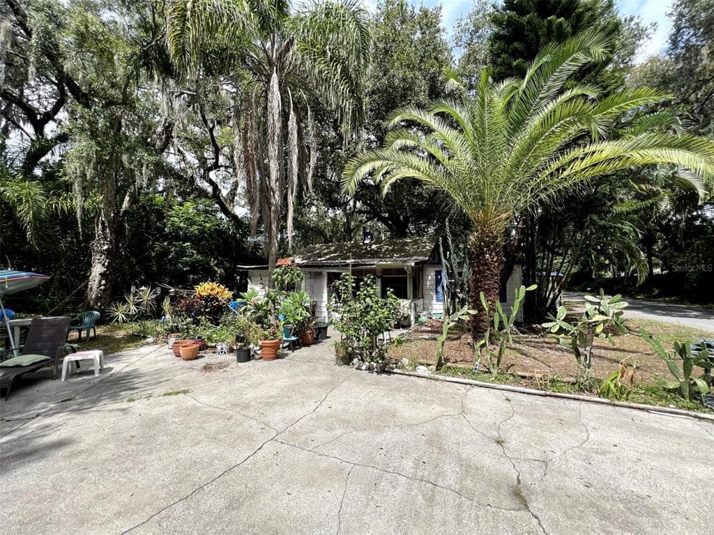 5833 ORANGE GROVE AVENUE NEW PORT RICHEY, FL 34652